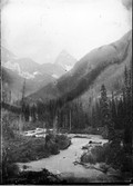 1899 07 Canada vallée D'illecillewaet et Sir Donald du 2ème pont avant Glacier House