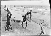 1898 07 08 Égypte Port-Saïd gosses en culbute sur la plage