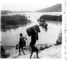 1929 09 21 Ouganda débarquent au milieu des nénuphars sur le lac Bunyoni côte est