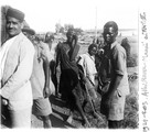 1929 09 27 Kenya en gare d'Athi River homme Massai en tenue avec sa lance