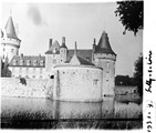 1933 08 29 Sully-sur-Loire le château à l'arrière