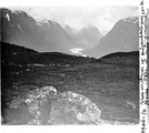 1906 08 11 Norvège Blocs ératiques et micaschistes usés par les glaces vue sur Egge et le Bergensvand