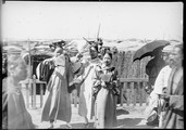 1899 05 Chine Pékin  jeunes Tartares  à la gare de Pékin