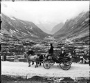 1906 08 10 Norvège Vikdal notre kjörre Renée LR en Calèche