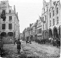 1917 06 17 Arras Highlanders écossais jouant de la cornemuse sur la grand-place