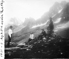 1921 07 18 Chamonix  l'aiguille de l'M depuis le Plan de l'Aiguille Félix L.R et sa famille