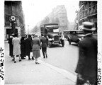 1929 03 26 Paris square du Bon Marché essai photographique  F sur 5- 1 25èmeS