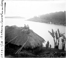 1929 09 11 Congo Bukavu hommes couvrant un toit en chaume