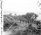 1929 09 16 Congo Kisengi théorie de porteurs au bord du lac Kivu