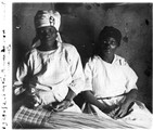 1929 07 24 Afrique du Sud Enyati deux femmes zouloues tressant une natte