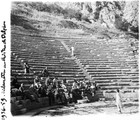 1936 10 02 Grèce Delphes déclamation dans l'amphithéâtre