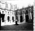 1931 10 30 Espagne Saint-Jacques-de-Compostelle cour de l'hôpital