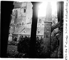 1932 08 02 Bretagne Tréguier le cloître et la tour Hastings