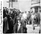 1932 08 07 Bretagne Plougastel sortie de la messe des hommes