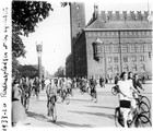 1933 06 26 Danemark Copenhague Radhuspladsen et les cyclistes