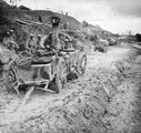 1915 12 07 la route de boue épaisse - voitures embourbées