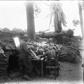 1915 07 01 Belgique dans les tranchées de 1ere ligne confection de croix et de couronnes