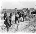 1915 10 10 les prisonniers allemands pavent la route