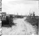 1919 06 28 tanks de l'offensive de 1916 sur la route de Bapaume Pas de Calais