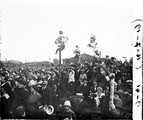 1919 07 14 Paris place de la Concorde la foule applaudit Foch et Joffre