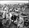 1911 08 09 Transbaïkalie Bouriates groupe d'hommes pendant les prières