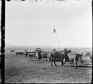 1911 08 28 Transbaïkalie  Aigle chèvre peaux de bêtes, fanion de prières devant les yourtes