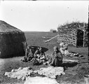 1911 09 09 Transbaïkalie  yourte quatre générations filant la laine vallée de Naryn Tsou Gol près de  Mongoutchi