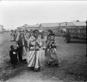 1911 08 09 Transbaïkalie Bouriates  Les femmes au Datsan, en attendant la fête