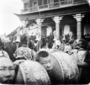 1911 08 09 Transbaïkalie Datsan Les bonzes sortant du temple
