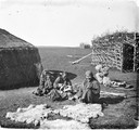 1911 09 09 Transbaïkalie  yourte quatre générations filant la laine vallée de Naryn Tsou Gol près de  Mongoutchi