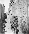 1897 09 06 Azerbaïdjan Bakou une vieille femme et son gosse