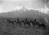 1897 10 10 Turquie vers l'Ararat mon escorte 1 interprète tatar 2 gendarmes et 1 porteur
