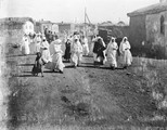 1897 10 06 Arménie femmes  Malakannes en costume de fête sur les bords du lac Goktcha